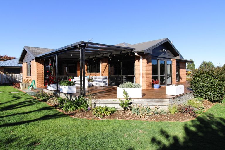 Photo of property in 10 Rexwood Estate, Carterton, 5713