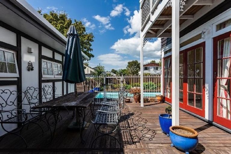 Photo of property in 475 Glenfield Road, Glenfield, Auckland, 0629