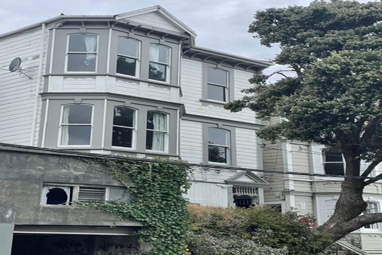 Photo of property in 28 Macdonald Crescent, Te Aro, Wellington, 6011