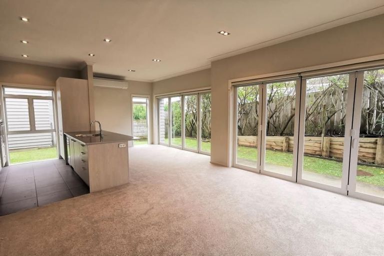 Photo of property in 2/78 Birkenhead Avenue, Birkenhead, Auckland, 0626