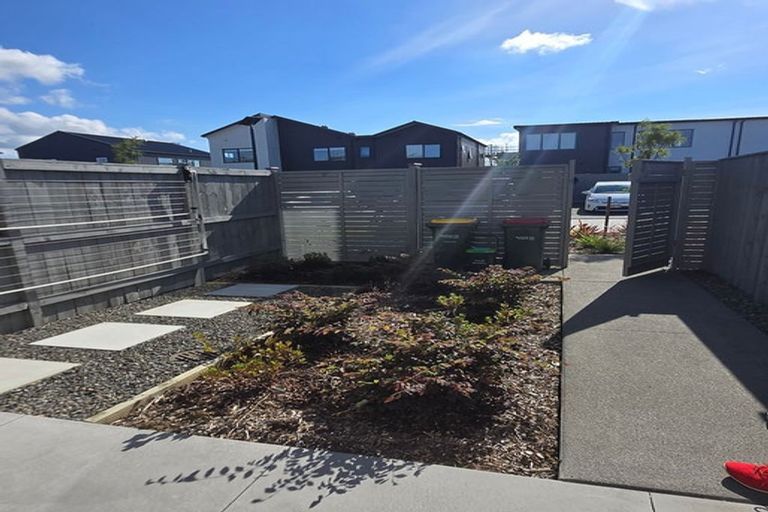 Photo of property in 8 Park Green Avenue, Rosehill, Papakura, 2113