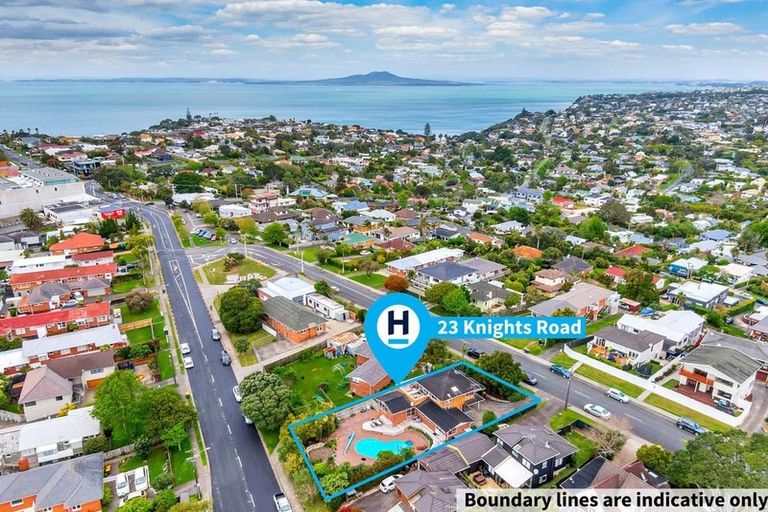 Photo of property in 23 Knights Road, Rothesay Bay, Auckland, 0630