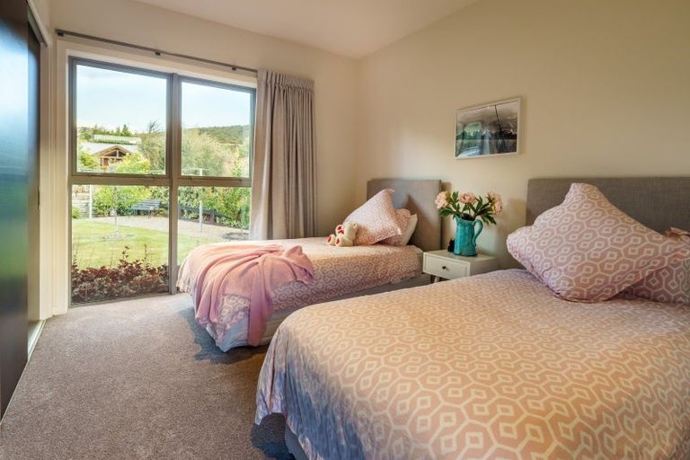 Photo of property in 10 Bevan Place, Wanaka, 9305