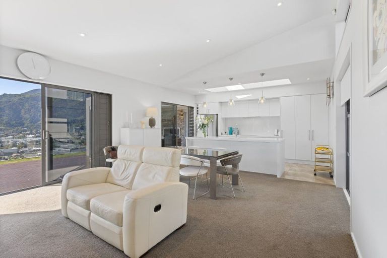 Photo of property in 16 Harbour View Heights, Picton, 7220