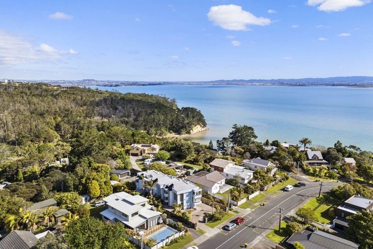Photo of property in 1/64 Island Bay Road, Beach Haven, Auckland, 0626