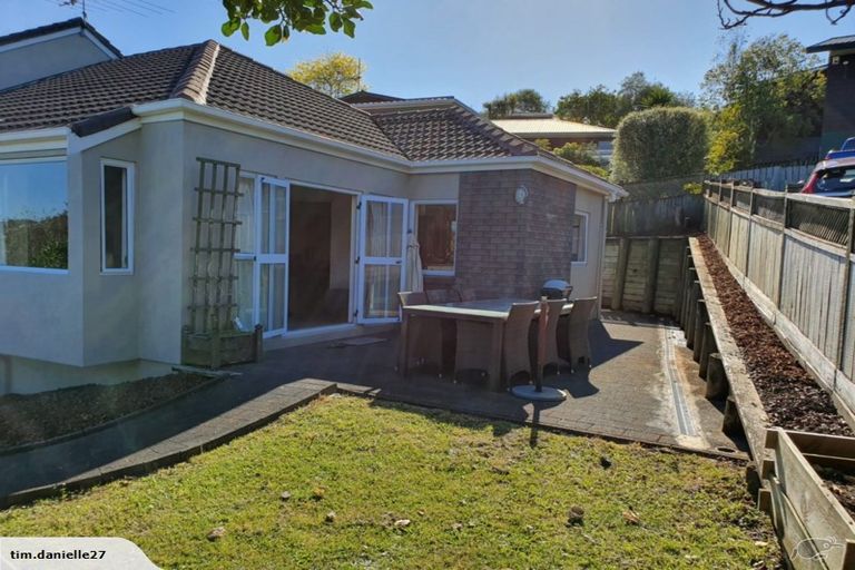Photo of property in 2/21 Witheford Drive, Bayview, Auckland, 0629