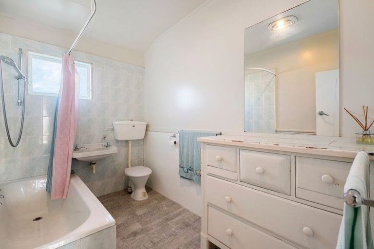 Photo of property in 17 Hart Street, Woolston, Christchurch, 8023