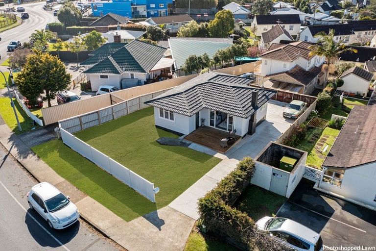 Photo of property in 16 Botany Road, Howick, Auckland, 2010