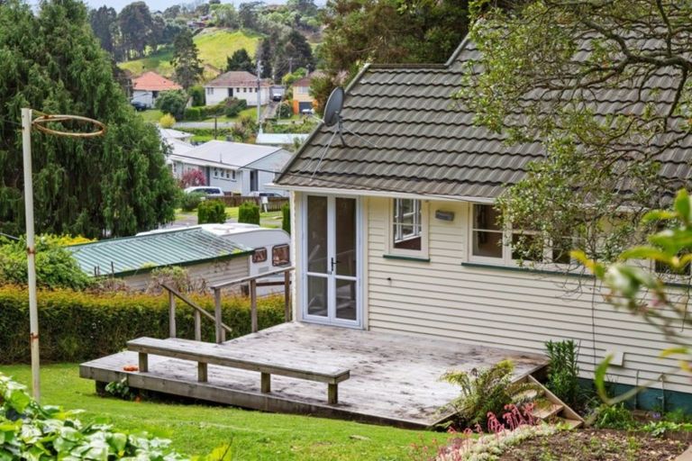 Photo of property in 60 Glenpark Avenue, Frankleigh Park, New Plymouth, 4310