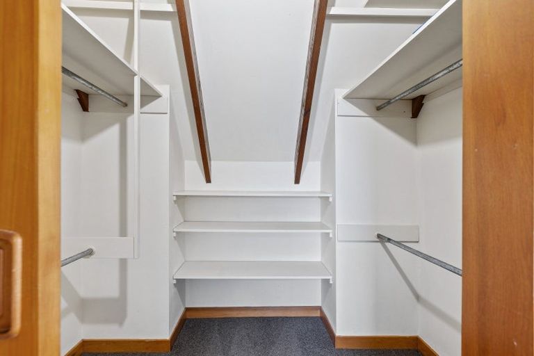 Photo of property in 17 Hind Place, Hokowhitu, Palmerston North, 4410