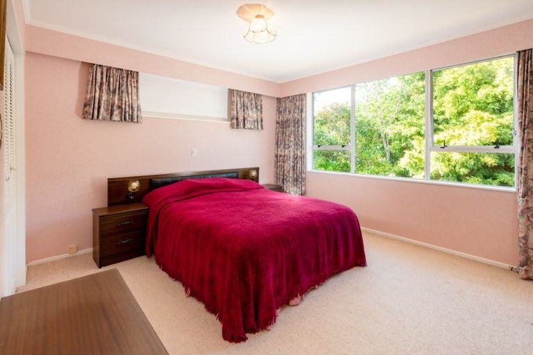 Photo of property in 1 Peterhouse Street, Tawa, Wellington, 5028