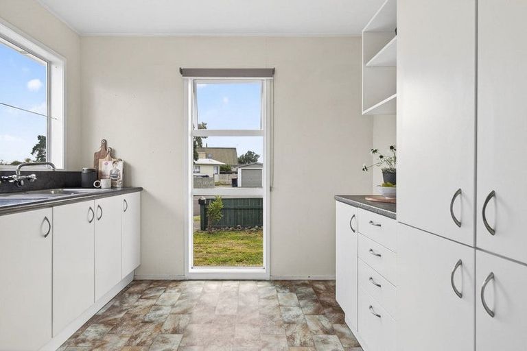 Photo of property in 4 Rhodes Drive, Kelvin Grove, Palmerston North, 4414