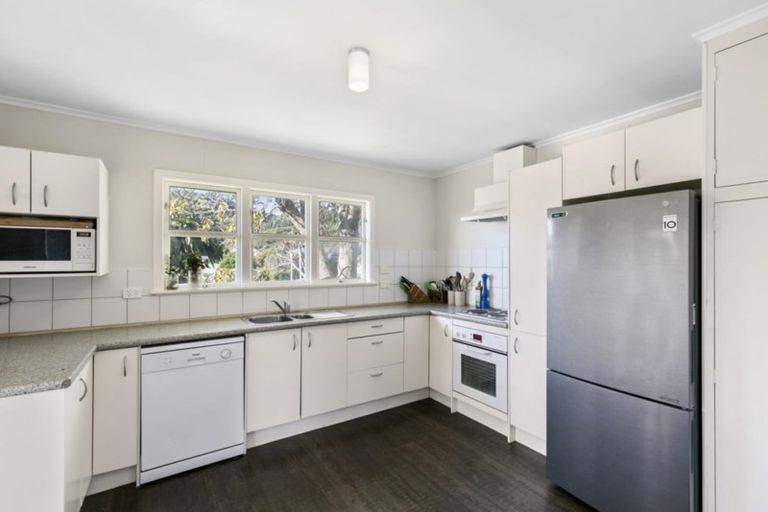Photo of property in 76 Raroa Terrace, Tawa, Wellington, 5028