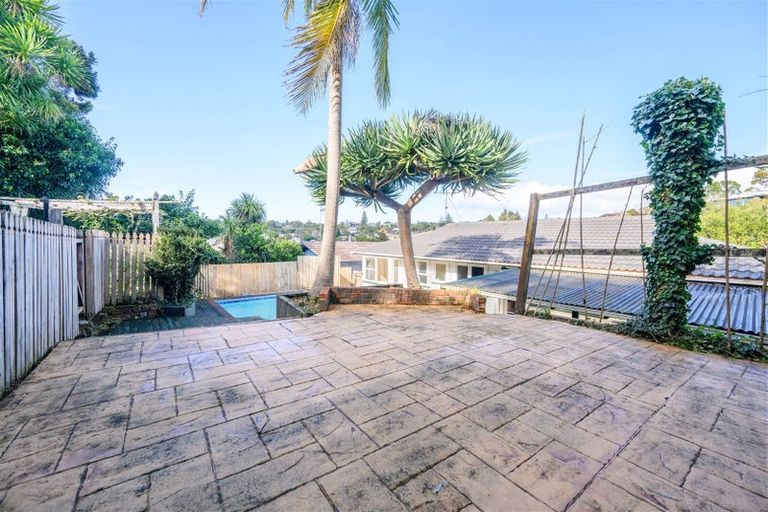 Photo of property in 14 Sovereign Place, Glenfield, Auckland, 0629