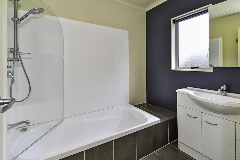 Photo of property in 17a Oakland Avenue, Papatoetoe, Auckland, 2025