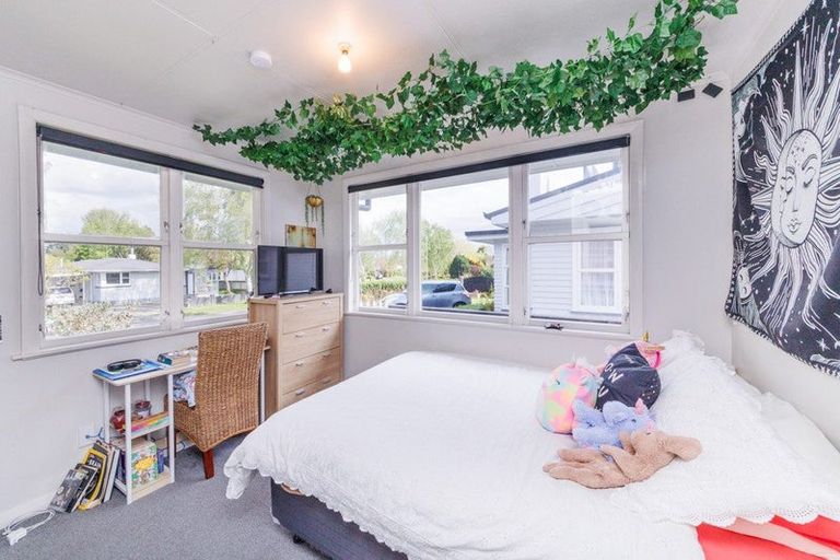 Photo of property in 8 Parkland Crescent, Terrace End, Palmerston North, 4410