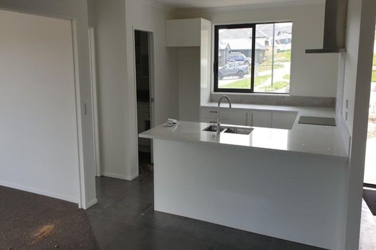 Photo of property in 10 James Elliot Way, Pokeno, 2402