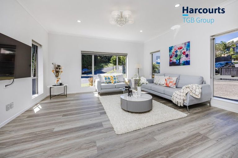 Photo of property in 2 Beatrice Place, Flat Bush, Auckland, 2016