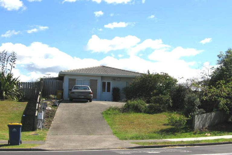Photo of property in 1/1 Caribbean Drive, Unsworth Heights, Auckland, 0632