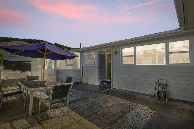 Photo of property in 35 Pembroke Street, Tawa, Wellington, 5028