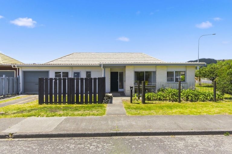Photo of property in 2 Cypress Grove, Paraparaumu, 5032