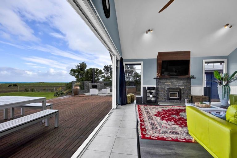 Photo of property in 16 Hector Place, Opunake, 4616