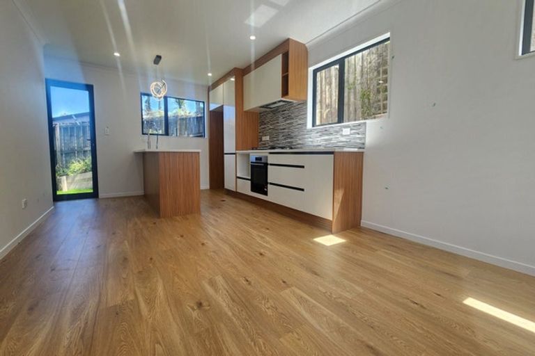 Photo of property in 90a West Harbour Drive, West Harbour, Auckland, 0618