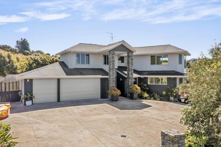 Photo of property in 64 Balboa Drive, Matakatia, Whangaparaoa, 0930