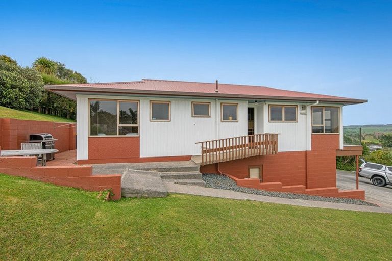 Photo of property in 16 Kaipara Crescent, Helensville, 0800