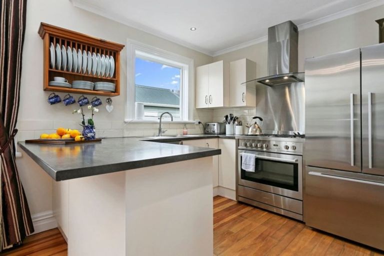 Photo of property in 53 Williams Street, Cambridge, 3434