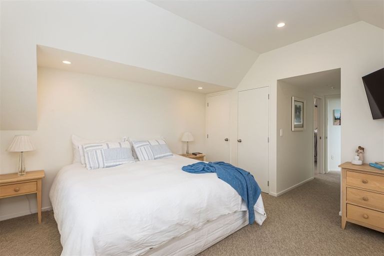 Photo of property in 2/124 Esplanade, Sumner, Christchurch, 8081