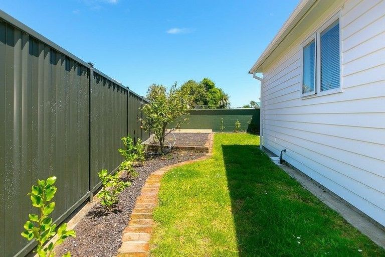 Photo of property in 46 Lismore Street, Merrilands, New Plymouth, 4312