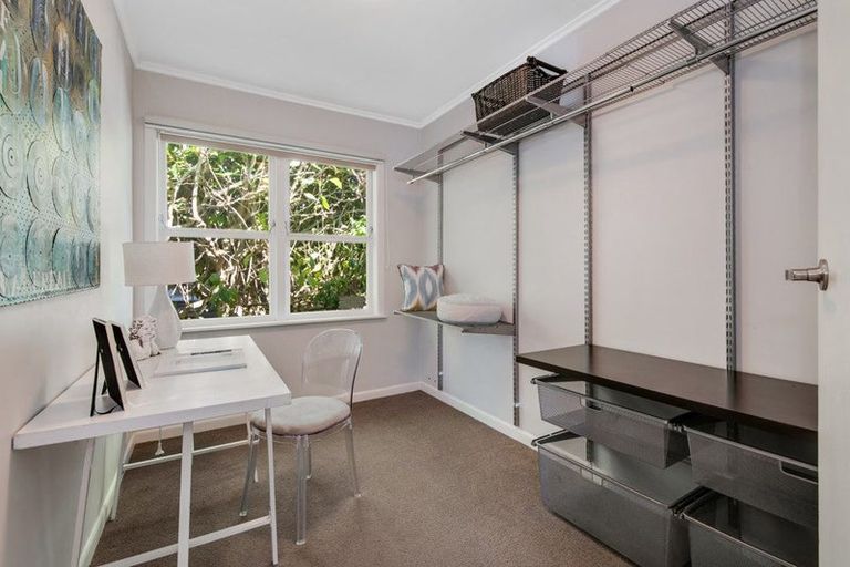 Photo of property in 1/52 Sunnynook Road, Sunnynook, Auckland, 0620