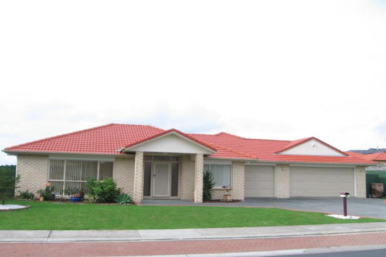 Photo of property in 13 Brittany Drive, Henderson, Auckland, 0612