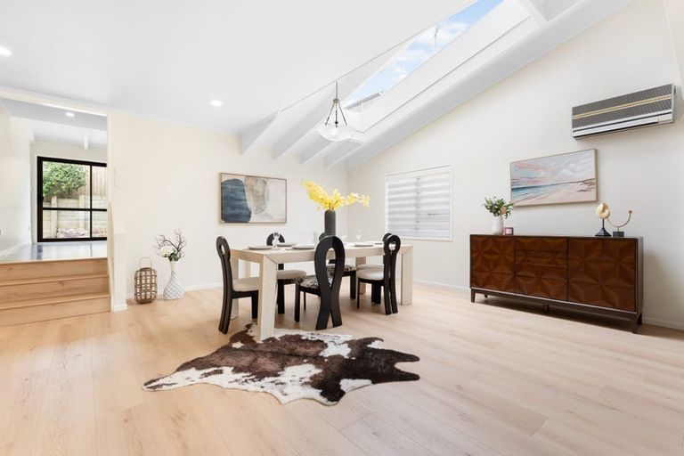 Photo of property in 31 Stranolar Drive, Mount Roskill, Auckland, 1041