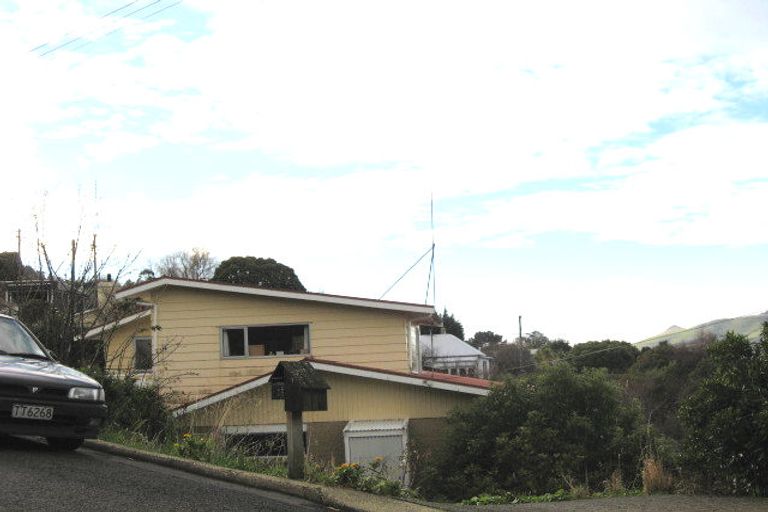 Photo of property in 16 Junction Road, Ravensbourne, Dunedin, 9022
