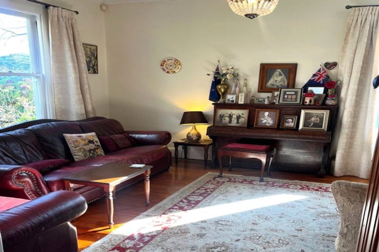 Photo of property in 44 Victoria Street, Carterton, 5713