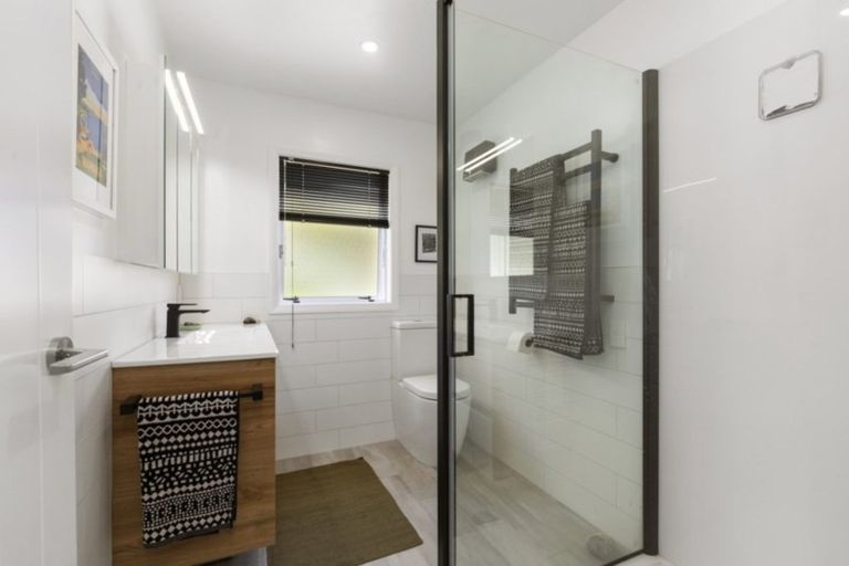 Photo of property in 43 Poole Crescent, Wainuiomata, Lower Hutt, 5014