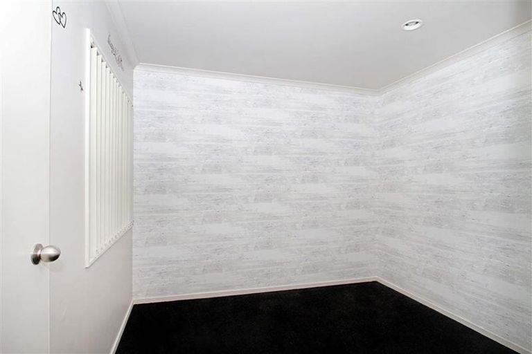 Photo of property in 19 Sabot Place, Massey, Auckland, 0614