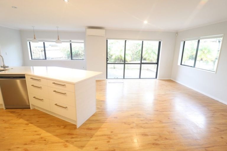 Photo of property in 12 Thomas Hamer Place, Greenhithe, Auckland, 0632