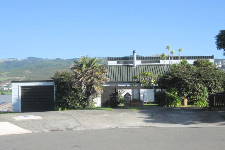 Photo of property in 16 Brian Place, Titahi Bay, Porirua, 5022