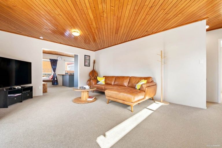 Photo of property in 2/23 The Glade S, Pukekohe, 2120