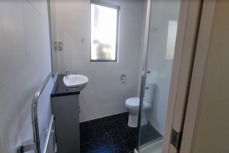 Photo of property in 28 Catlins Place, Fairview Heights, Auckland, 0632