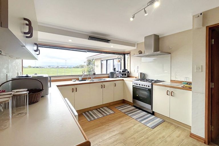 Photo of property in 111 John F Kennedy Drive, Milson, Palmerston North, 4414