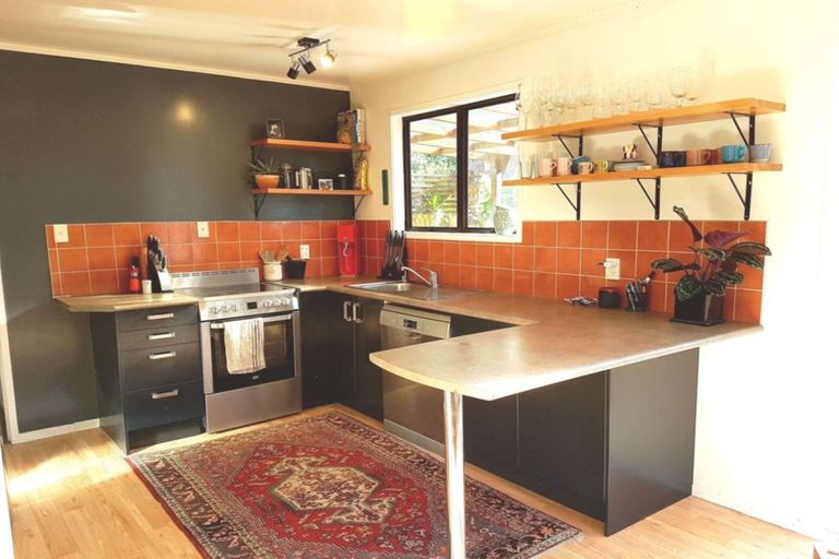 Photo of property in 16 Panzic Place, Glen Eden, Auckland, 0602