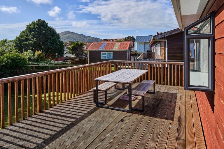 Photo of property in 301 Maungaraki Road, Maungaraki, Lower Hutt, 5010