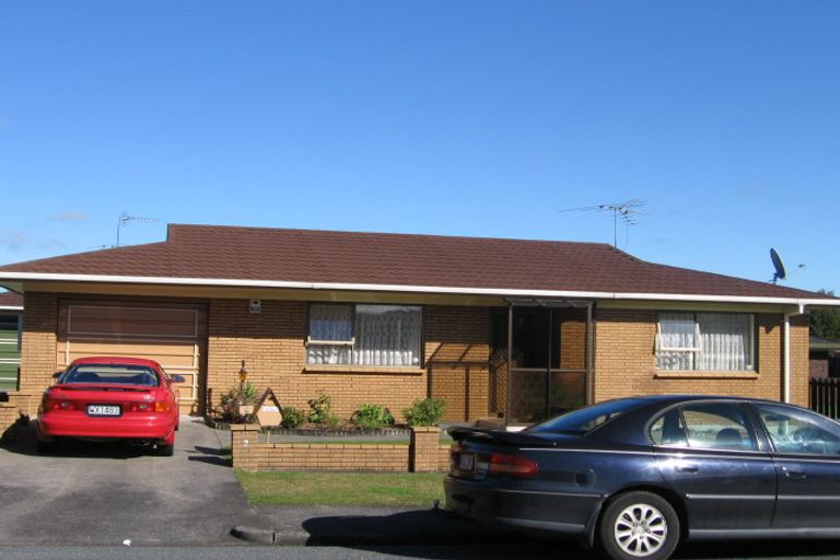 Photo of property in 2/2 Keeney Court, Papakura, 2110