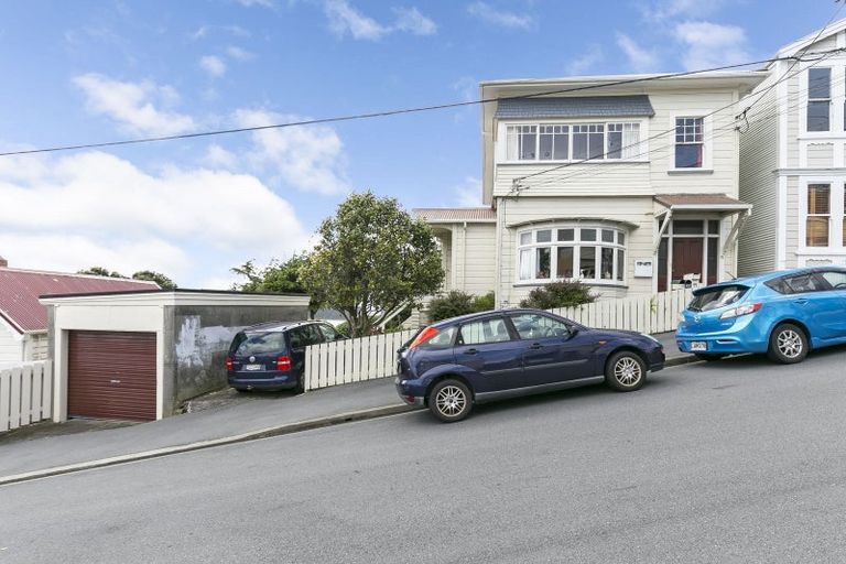 Photo of property in 71 Nairn Street, Mount Cook, Wellington, 6011