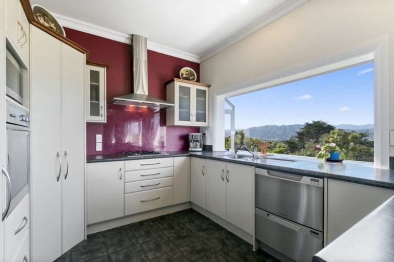 Photo of property in 18 Stanhope Grove, Korokoro, Lower Hutt, 5012