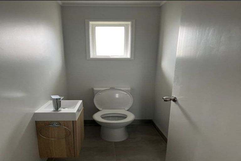 Photo of property in 2/75 Tramway Road, Beach Haven, Auckland, 0626